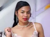 LucyLarz shows amateur pussy