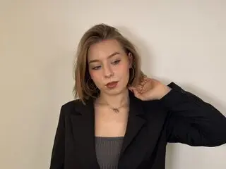 MonnieBobic recorded adult camshow